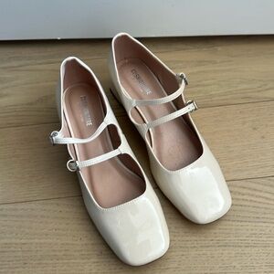 Mary Jane Kitten Heels